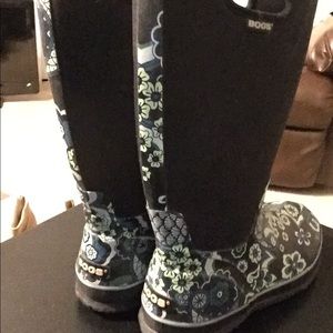 Woman’s Bogs size 10